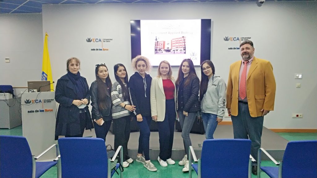 La UCA recibe un grupo de estudiantes de Kazajistán