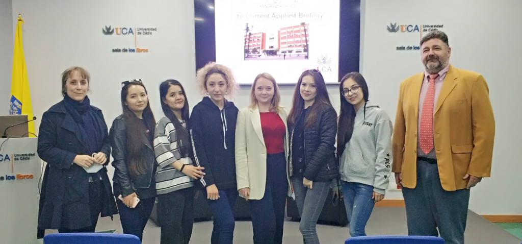 La UCA recibe un grupo de estudiantes de Kazajistán para curso especial en Biología Aplicada